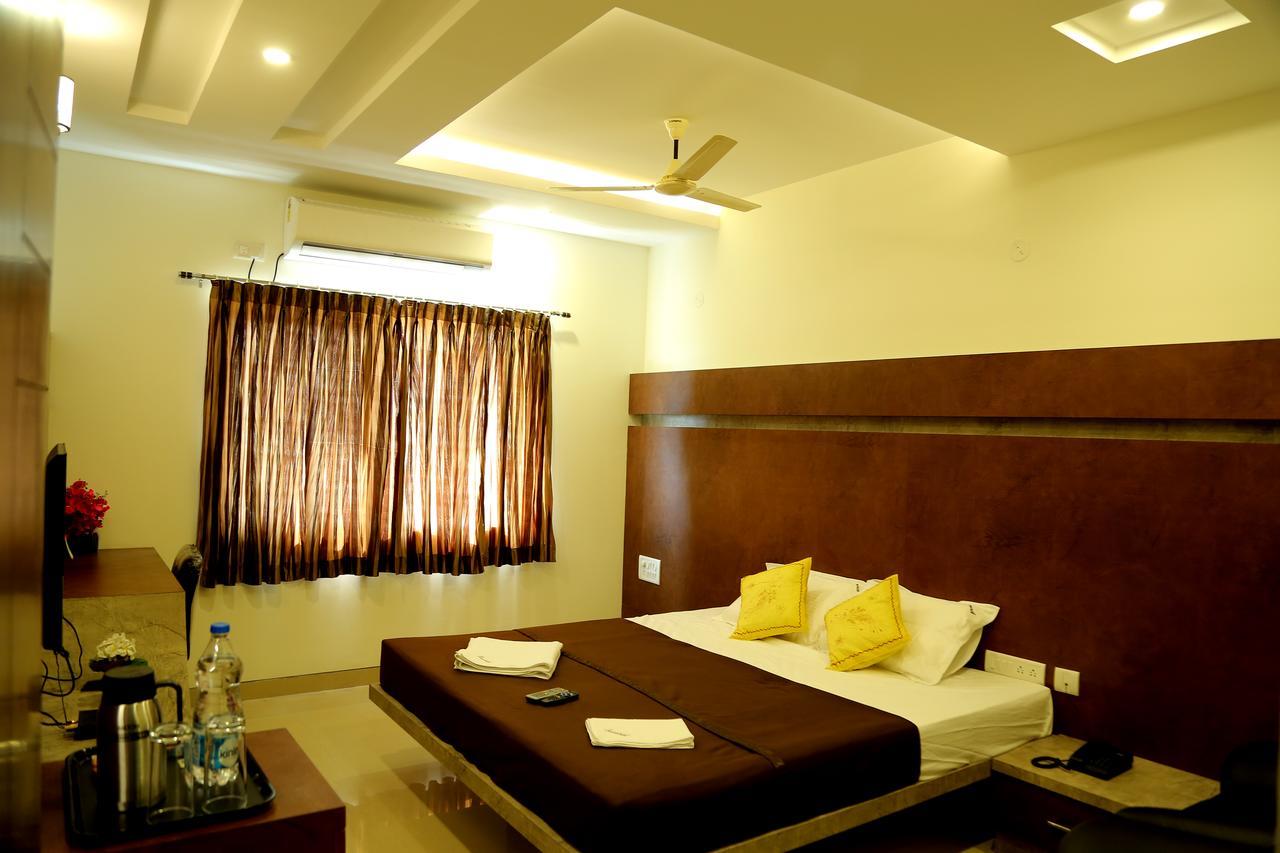 Samarth Residency Hotel Hospet Exterior photo