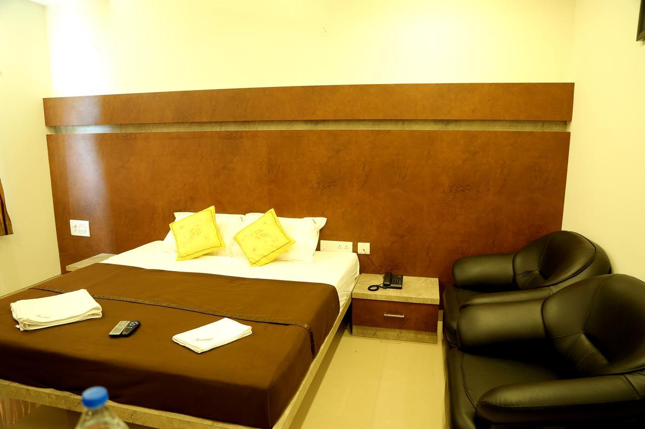 Samarth Residency Hotel Hospet Exterior photo